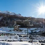 Апартаменты Hellochalet The Lovers - Ski-in Ski-out With Matterhorn View *